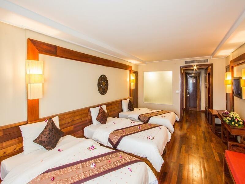 Royal Empire Premium Hotel Siem Reap Exterior foto