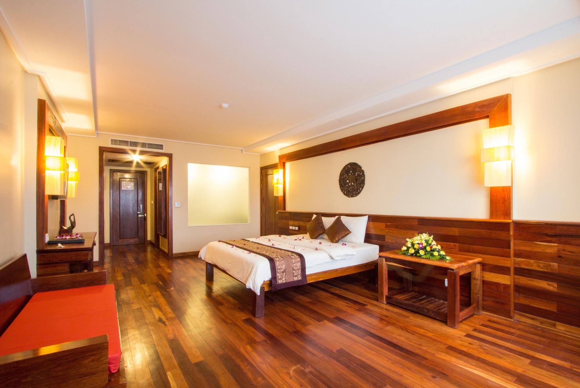 Royal Empire Premium Hotel Siem Reap Exterior foto