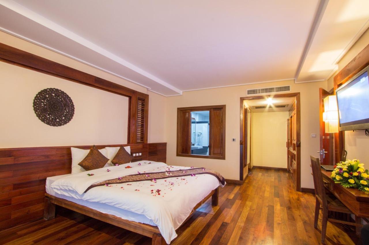 Royal Empire Premium Hotel Siem Reap Exterior foto