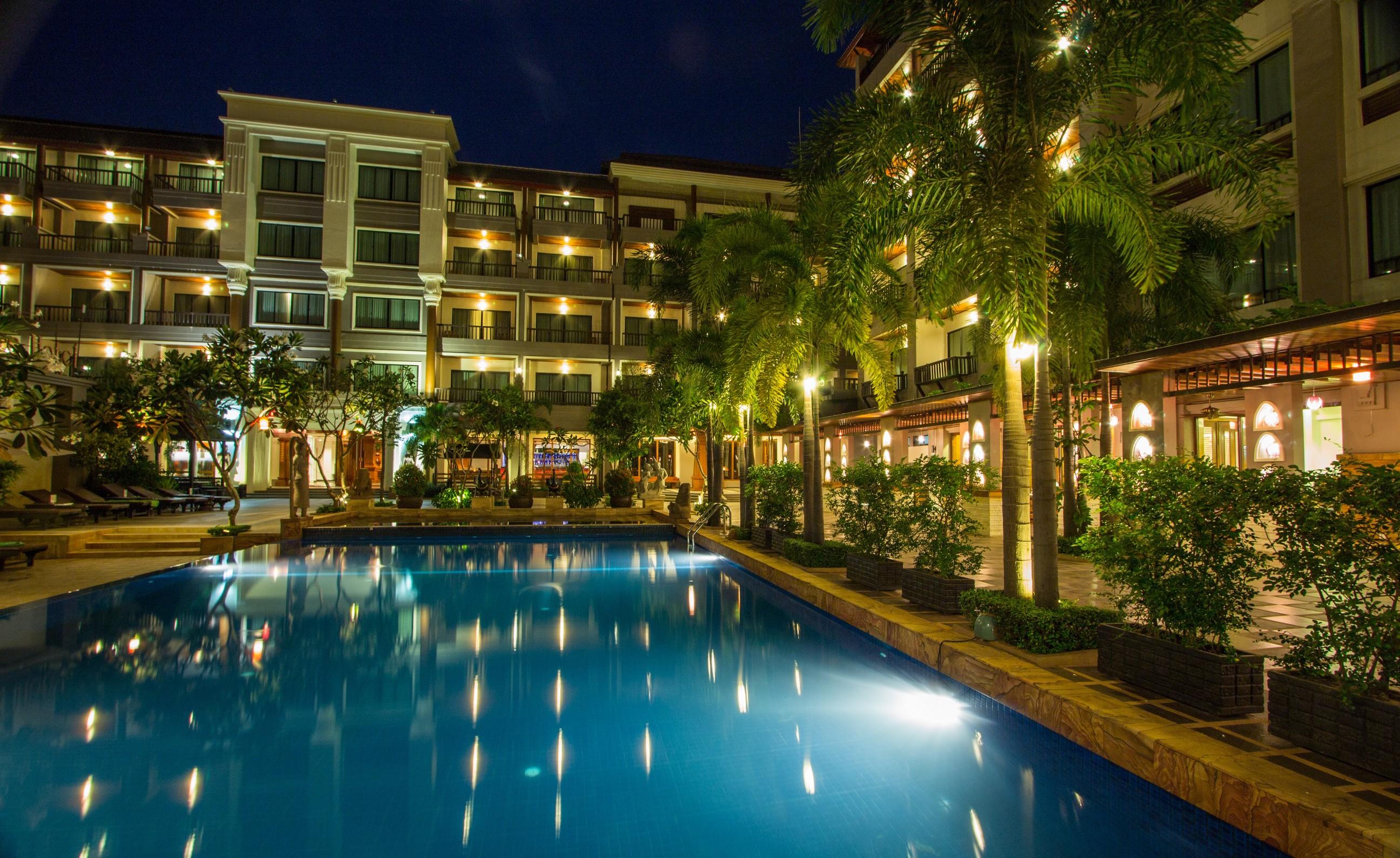 Royal Empire Premium Hotel Siem Reap Exterior foto