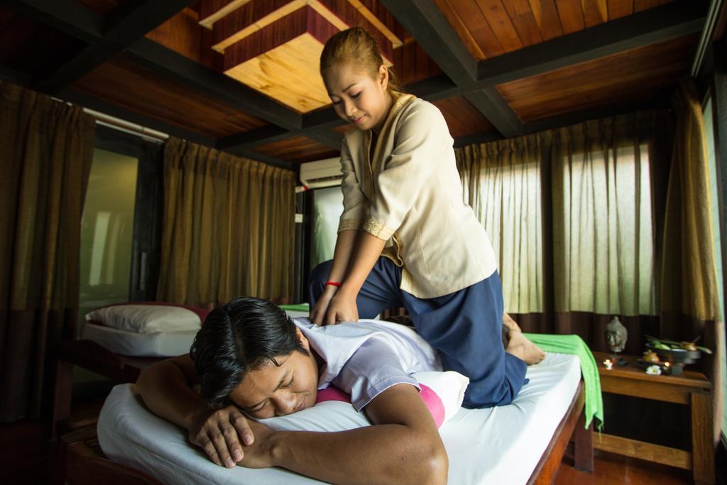 Royal Empire Premium Hotel Siem Reap Exterior foto