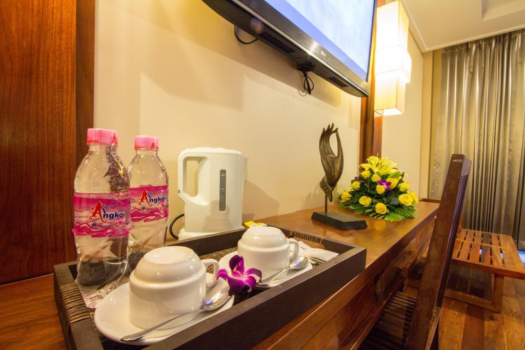 Royal Empire Premium Hotel Siem Reap Exterior foto