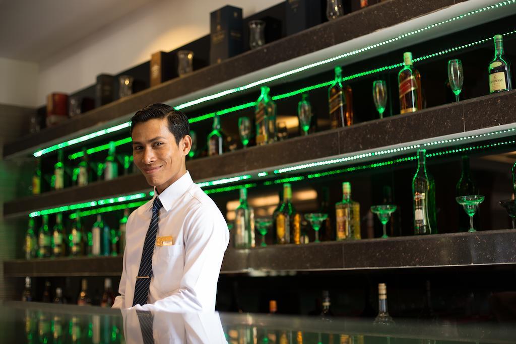 Royal Empire Premium Hotel Siem Reap Exterior foto